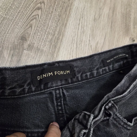 Aritzia Denim Forum The Gia High Rise Carrot Jeans Black Washed Straight Tapered - Picture 7 of 12